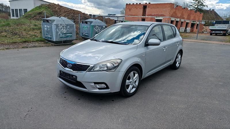 Gebraucht Kia Ceed 116 PS (85 kW) 2011 Silber Kleinwagen