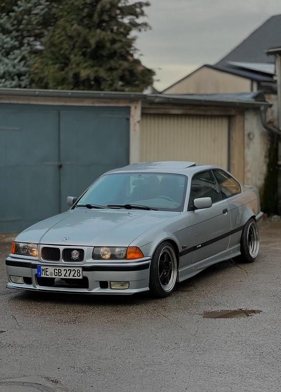 Silber Gebraucht 1995 BMW 323 M Sport Coupé | 7.900 € - Bild 1/4