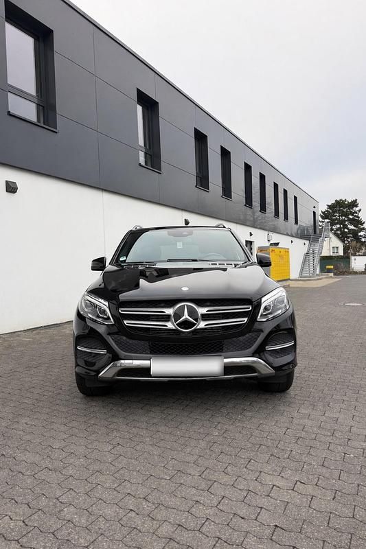 Gebraucht Mercedes GLE250 204 PS (150 kW) 2016 Schwarz SUV