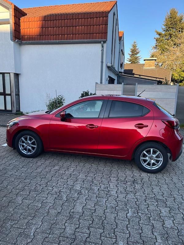 Gebraucht Mazda 2 Exclusive-Line 90 PS (66 kW) 2015 Rot Kleinwagen