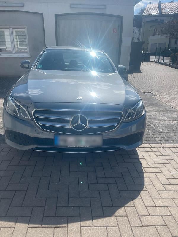 Gebraucht Mercedes E220 194 PS (142 kW) 2016 Grau Limousine