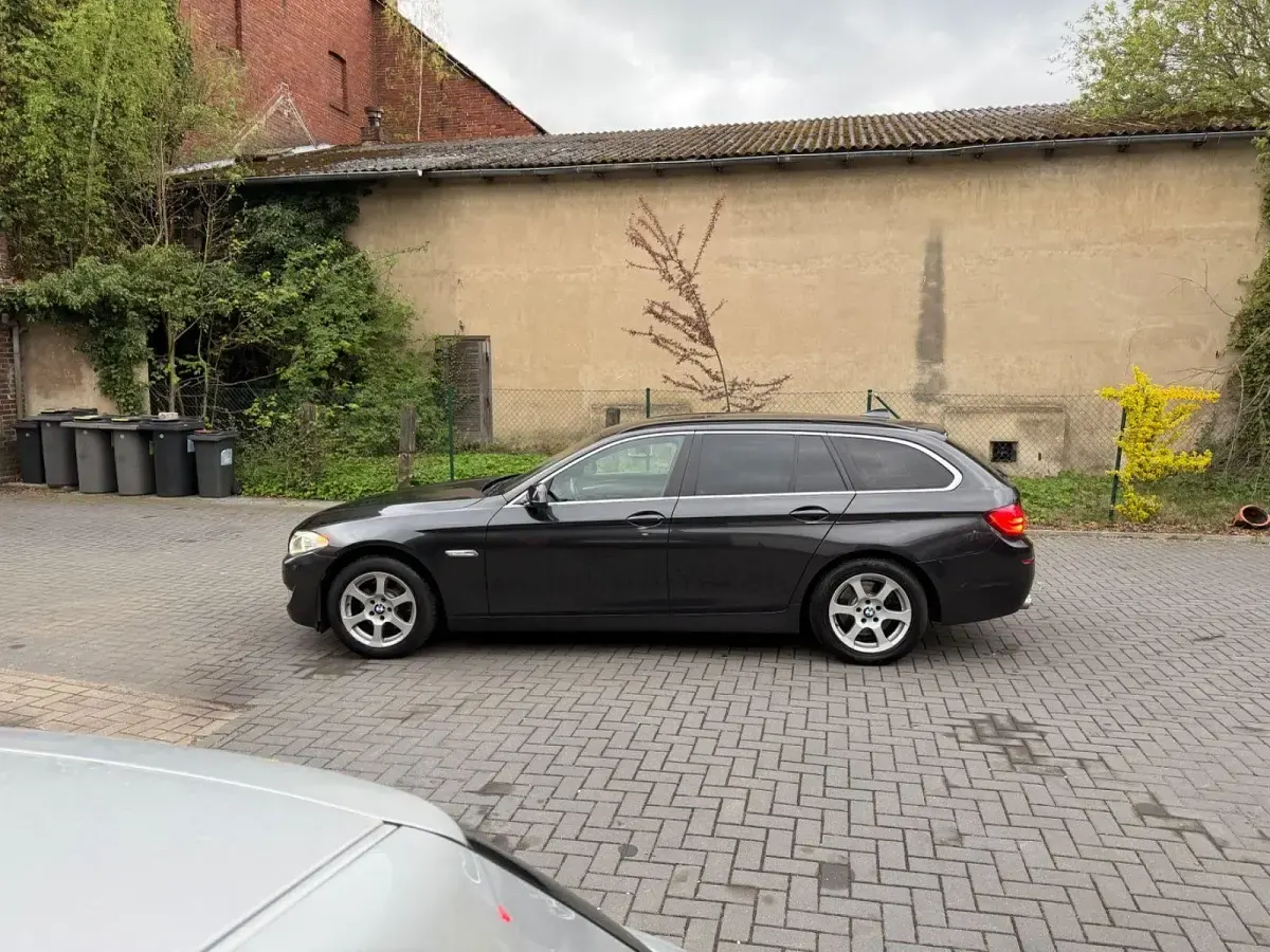 Gebraucht BMW 520 184 PS (135 kW) 2012 Grau Kombi