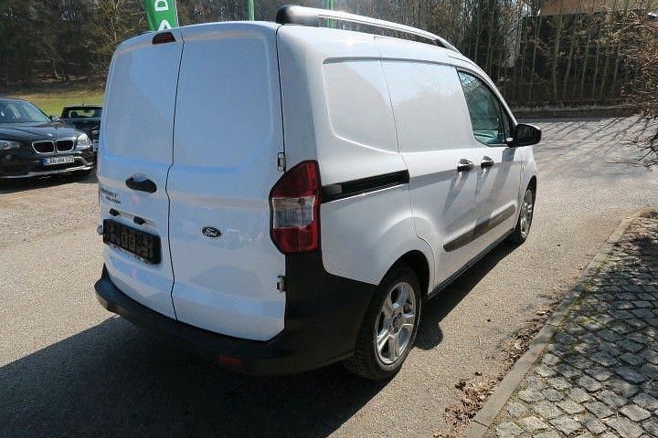 Gebraucht Ford Transit 101 PS (74 kW) 2023 Weiß Van / Kleinbus