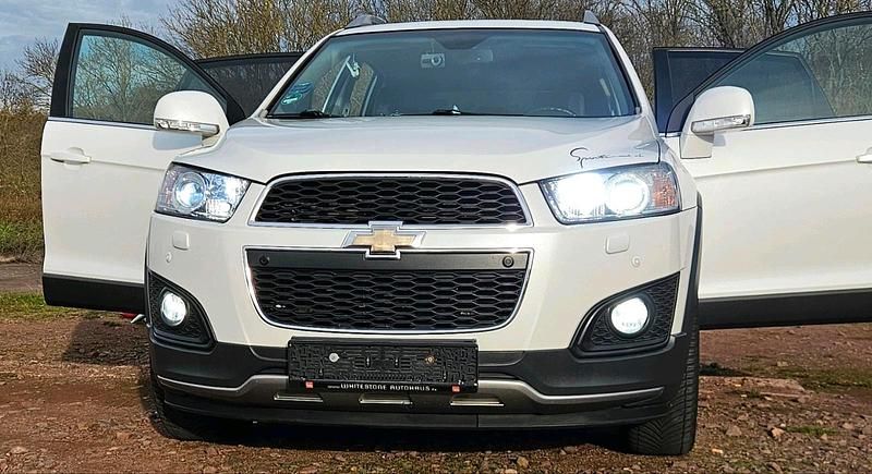 Weiß Gebraucht 2013 Chevrolet Captiva SUV | 10.190 € (Etwas zu teuer) - Bild 1/4