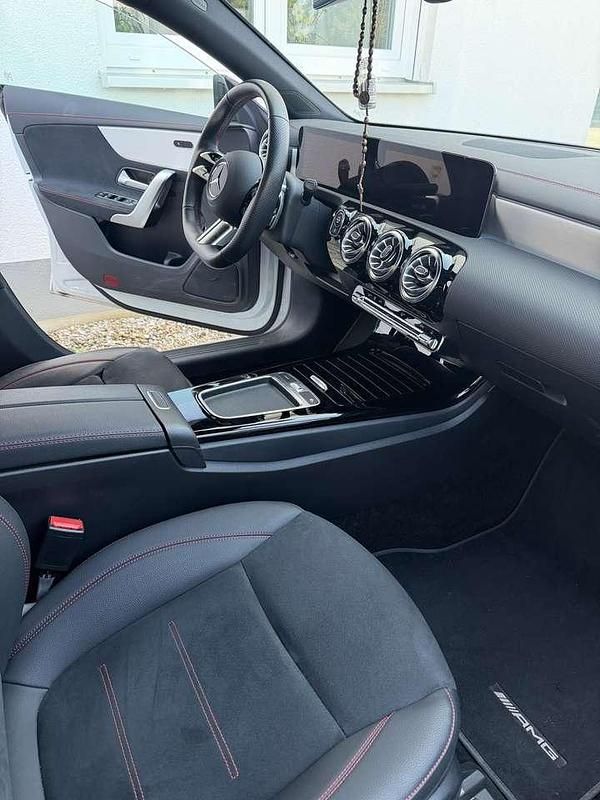 Gebraucht Mercedes CLA200 163 PS (119 kW) 2023 Grau Kombi