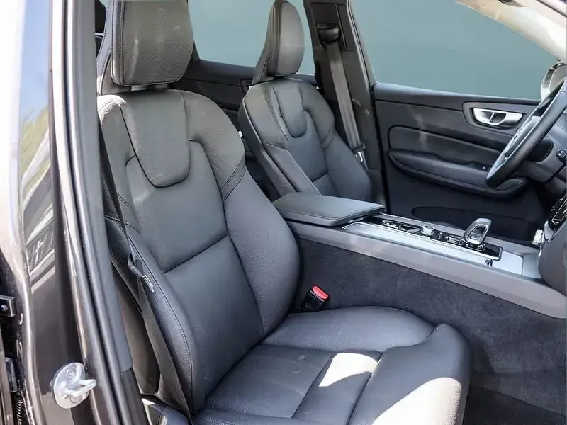 Gebraucht Volvo XC60 Plus 250 PS (183 kW) 2025 Grau SUV
