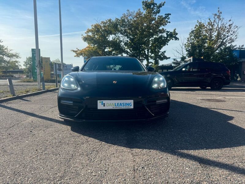 Schwarz Gebraucht 2019 Porsche Panamera Turbo Sport Turismo Limousine | 82.110 € (Teuer) - Bild 1/4