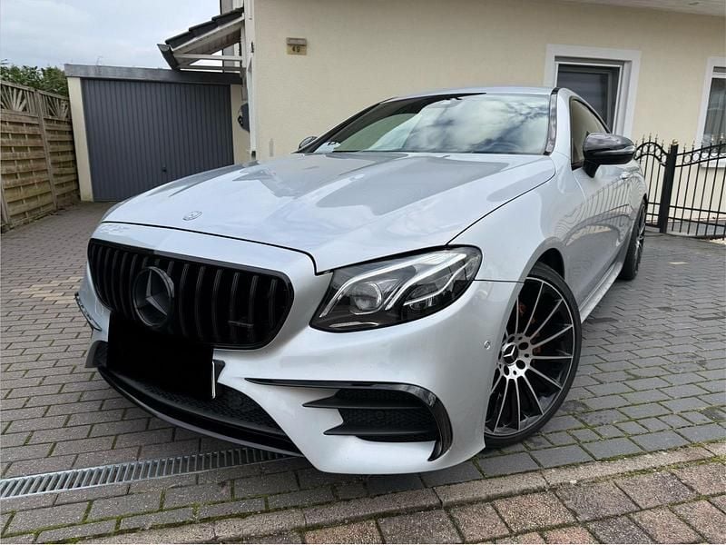 Gebraucht Mercedes E220 AMG 194 PS (142 kW) 2017 Silber Coupé