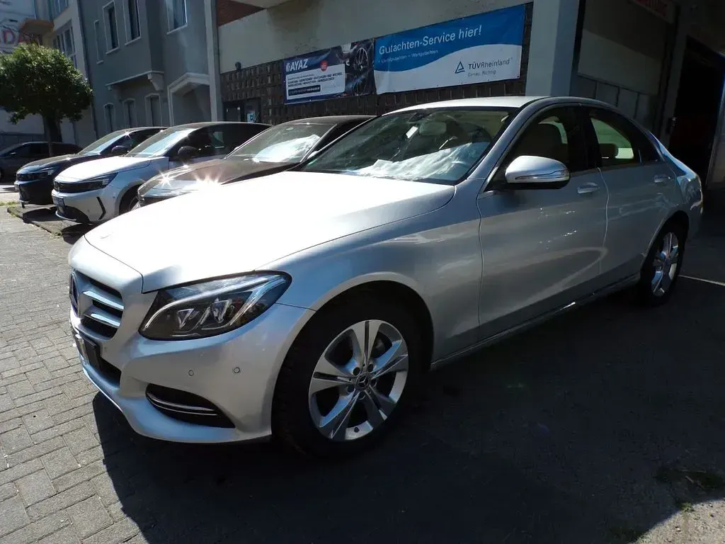 Gebraucht Mercedes C200 Avantgarde 184 PS (135 kW) 2014 Silber Limousine