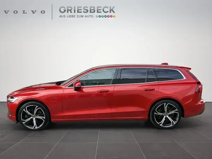 Gebraucht Volvo V60 Ultimate 455 PS (334 kW) 2023 Fusion red / metallic Kombi