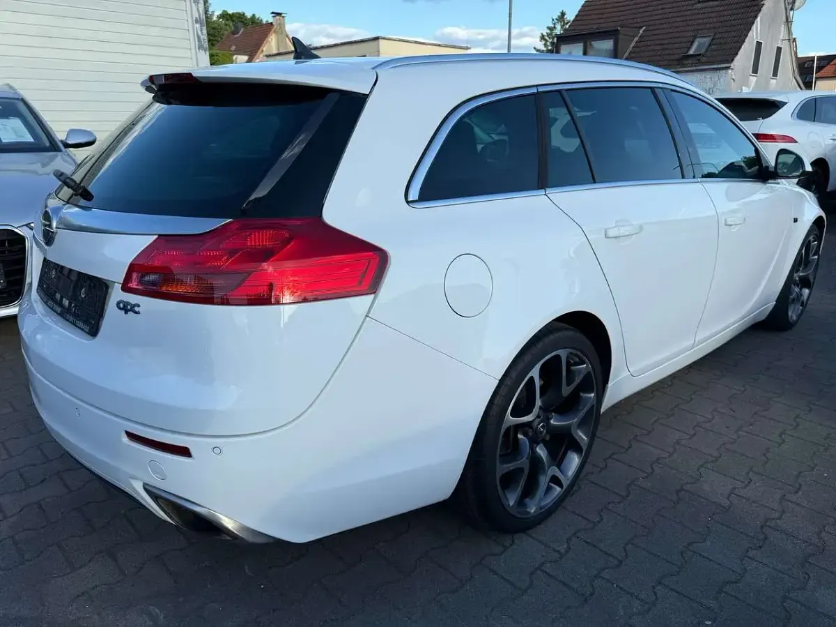 Gebraucht Opel Insignia OPC 325 PS (239 kW) 2013 Schneeweiss/summitwhite/arctic Kombi