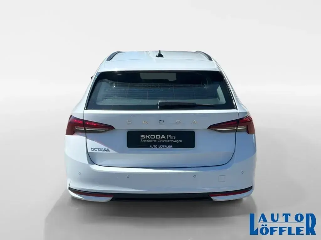 Gebraucht Skoda Octavia Selection 150 PS (110 kW) 2024 Moonweiß (metallic) Kombi