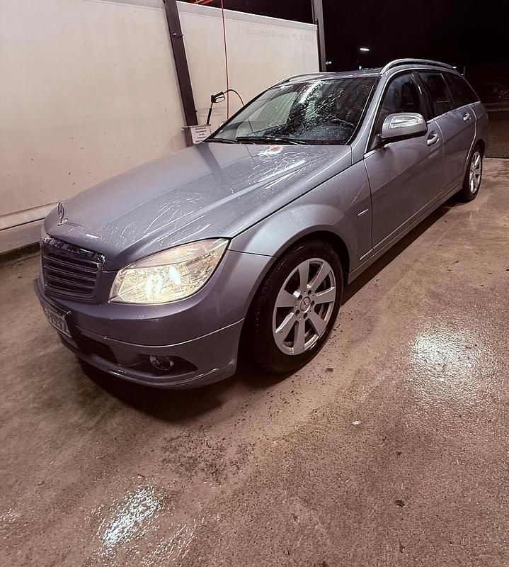 Gebraucht Mercedes C220 175 PS (128 kW) 2007 Grau Kombi