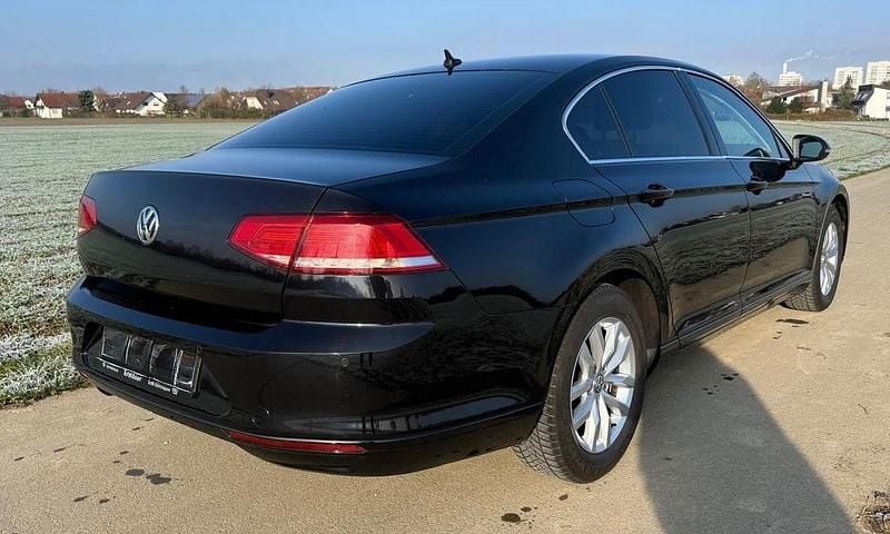 Gebraucht VW Passat Comfortline 125 PS (91 kW) 2018 Schwarz Limousine