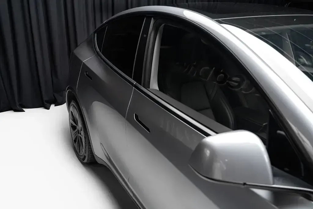 Gebraucht Tesla Model Y 258 kW (351 PS) 2025 Grau SUV