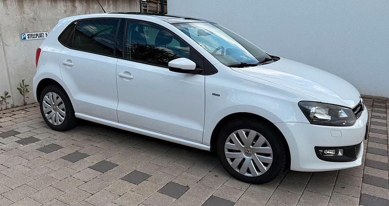 Weiß Gebraucht 2012 VW Polo Kleinwagen | 8.699 € - Bild 1/4