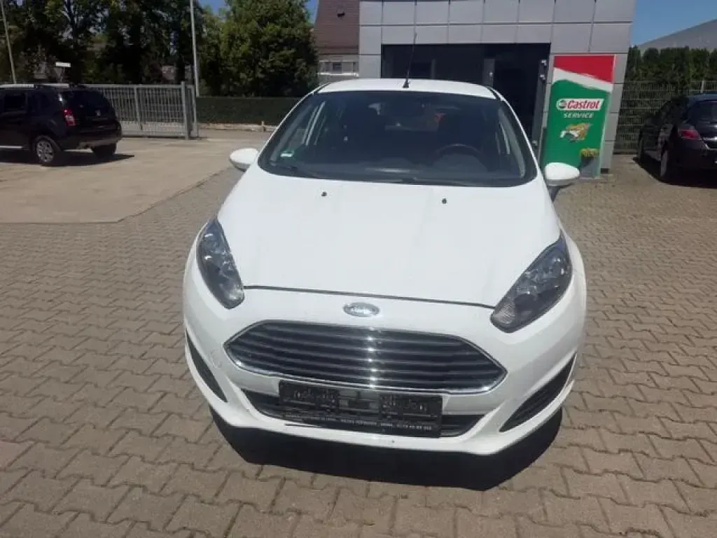 Gebraucht Ford Fiesta SYNC Edition 101 PS (74 kW) 2014 Frozen white Kleinwagen