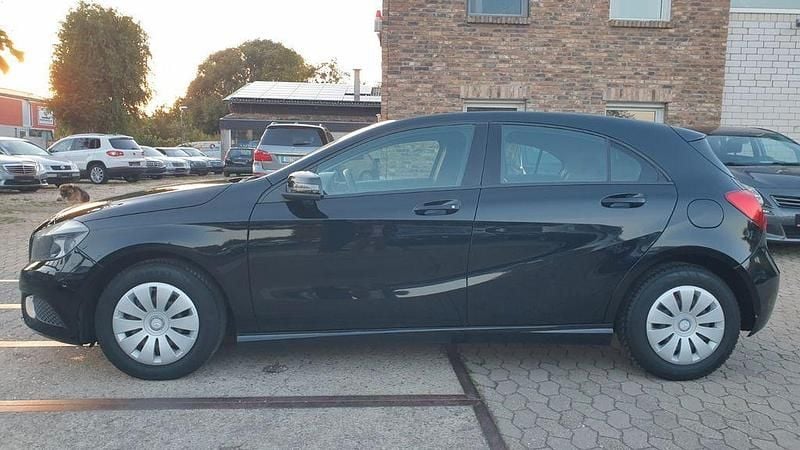 Gebraucht Mercedes A180 109 PS (80 kW) 2013 Schwarz Limousine