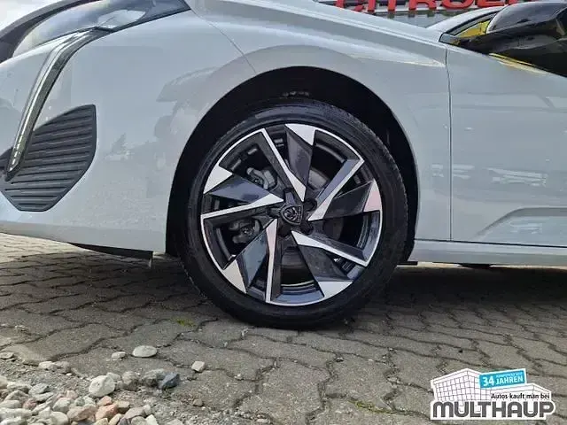 Gebraucht Peugeot 308 SW Allure 146 PS (107 kW) 2025 Okenitweiss metallic Kombi