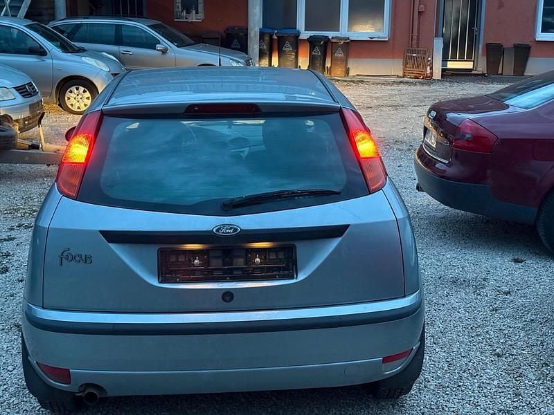 Second-hand Ford Focus 116 CP (85 kW) 2004 Argintiu Hatchback