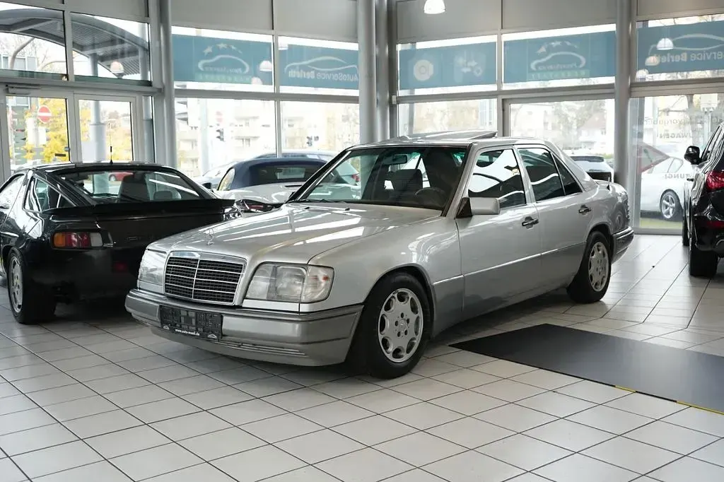 Gebraucht Mercedes E280 193 PS (141 kW) 1994 Silber Limousine