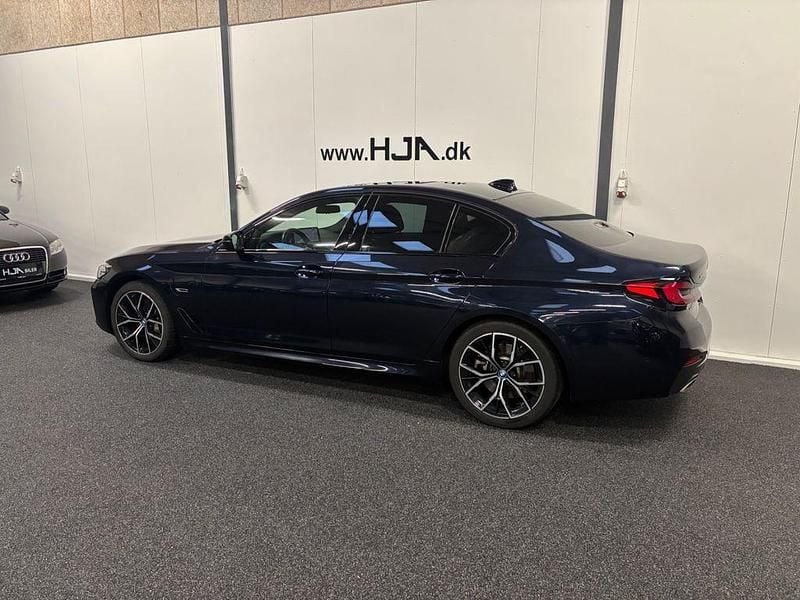 Gebraucht BMW 545e M Sport 394 PS (289 kW) 2022 Schwarz Limousine
