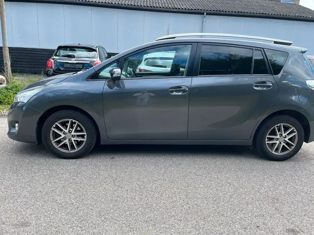 Gebraucht Toyota Verso Touch 147 PS (108 kW) 2015 Grau Van / Kleinbus