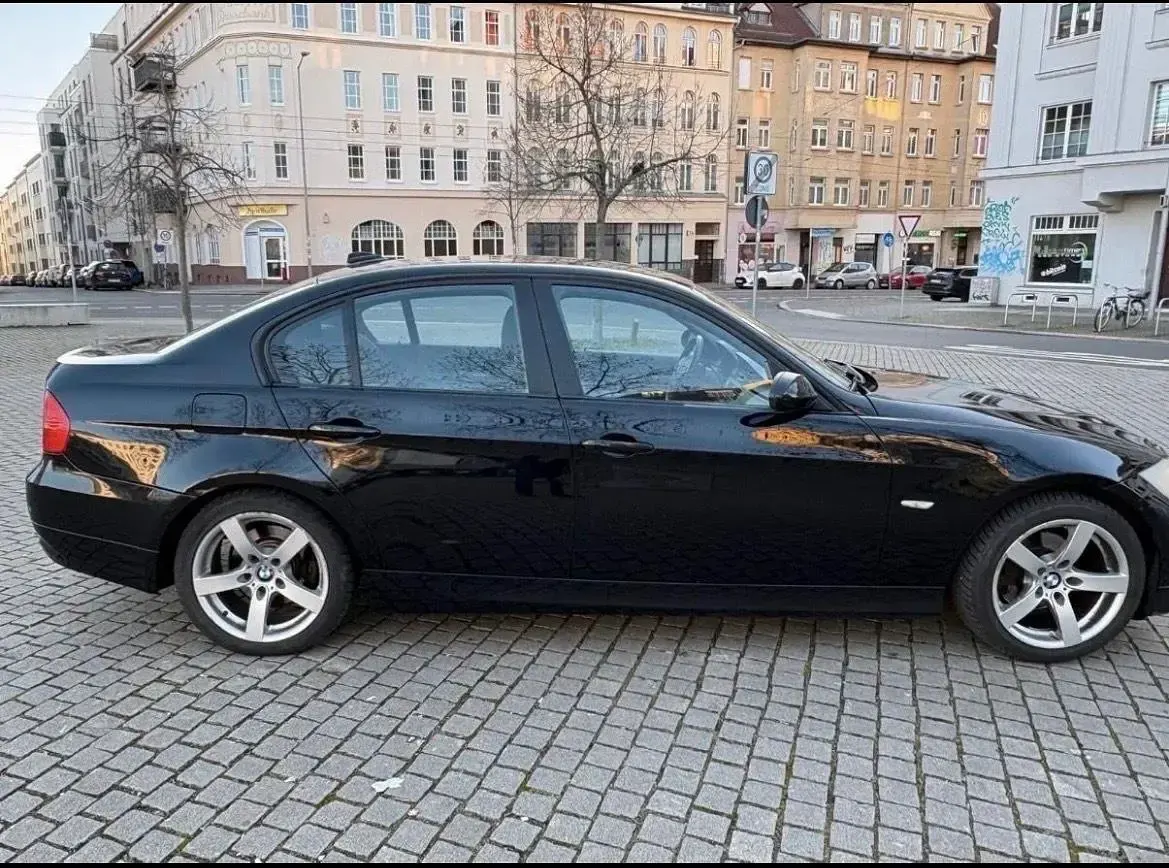 Gebraucht BMW 320 170 PS (125 kW) 2008 Schwarz Limousine