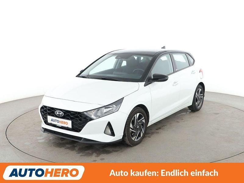 Weiß Gebraucht 2021 Hyundai i20 Intro Edition Limousine | 16.150 € (Etwas zu teuer) - Bild 1/3