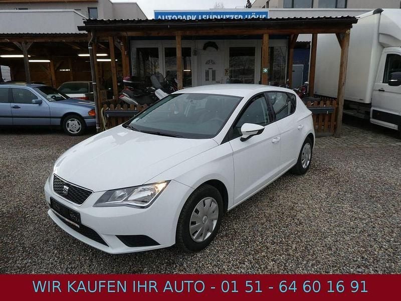 Weiß Gebraucht 2015 Seat Leon Reference Limousine | 5.990 € (Guter Preis) - Bild 1/4
