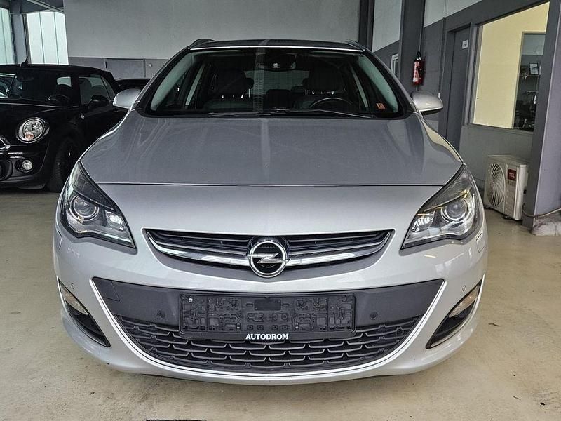 Gebraucht Opel Astra Exklusiv 165 PS (121 kW) 2014 Silber Kombi