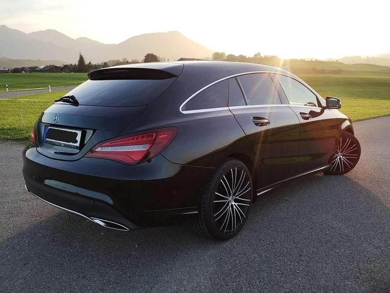 Schwarz Gebraucht 2017 Mercedes CLA200 Shooting Brake Urban Kombi | 14.900 € (Guter Preis) - Bild 1/4