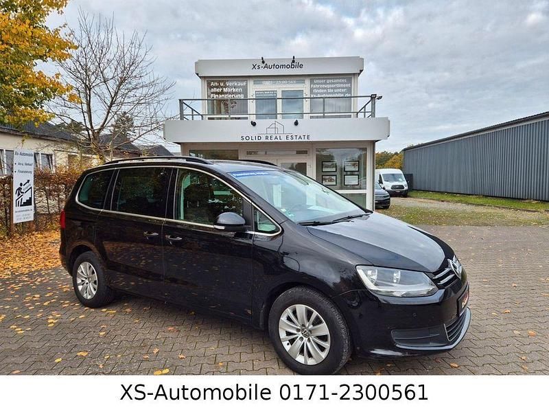 Schwarz Gebraucht 2015 VW Sharan Comfortline Van / Kleinbus | 10.450 € (Guter Preis) - Bild 1/4