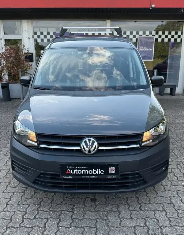 Używany VW Caddy Maxi 102 KM (75 kW) 2017 Szary Minivan
