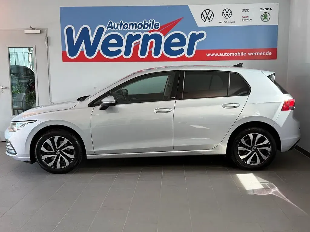 Gebraucht VW Golf VIII Active 131 PS (96 kW) 2022 Silber Limousine