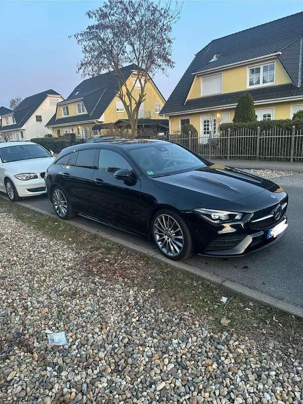 Schwarz Gebraucht 2020 Mercedes CLA200 Shooting Brake AMG line Kombi | 27.500 € (Fairer Preis) - Bild 1/4