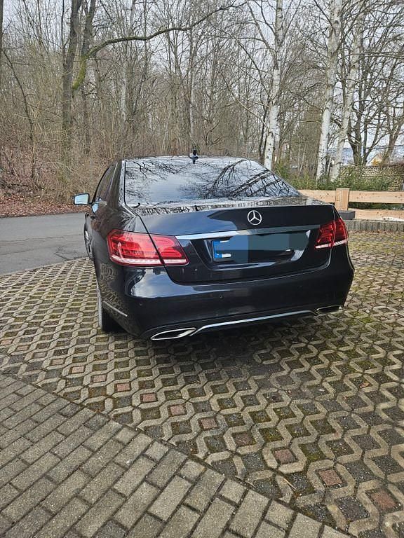 Gebraucht Mercedes E220 Avantgarde 170 PS (125 kW) 2016 Schwarz Limousine