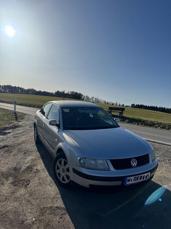 Gebraucht VW Passat Basis 101 PS (74 kW) 2000 Silber Limousine