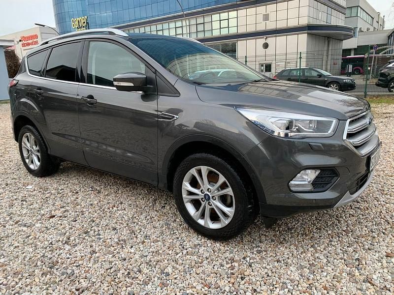 Grau Gebraucht 2019 Ford Kuga Titanium SUV | 12.490 € (Superpreis) - Bild 1/4