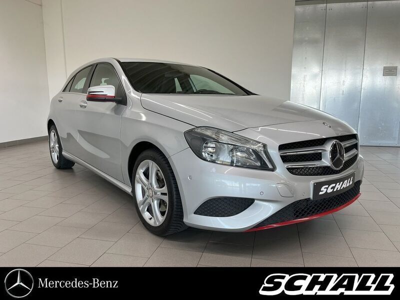 Silber Gebraucht 2013 Mercedes A180 Urban Limousine | 15.998 € (Teuer) - Bild 1/4