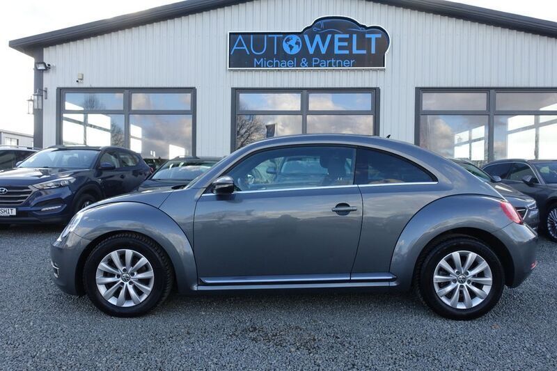 Grau Gebraucht 2013 VW Beetle Design Kleinwagen | 12.990 € (Fairer Preis) - Bild 1/4