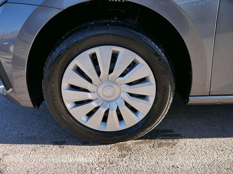 Neu Skoda Scala 2026 Grau Kleinwagen