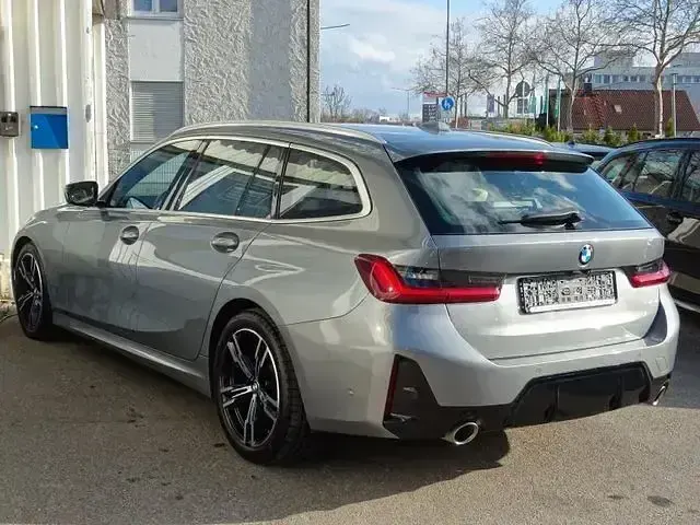 Gebraucht BMW 318 M Sport 156 PS (114 kW) 2023 Grau Kombi