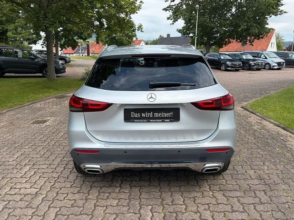 Gebraucht Mercedes GLA180 Progressive 136 PS (100 kW) 2020 Silber SUV