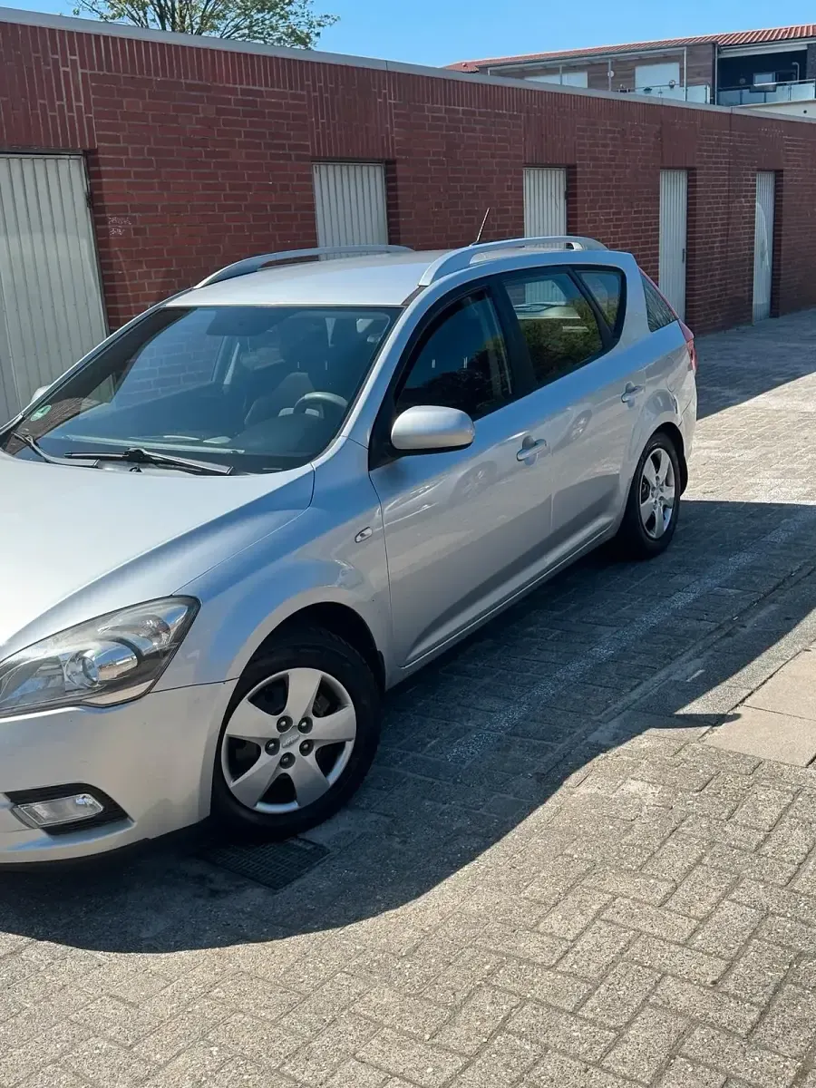 Gebraucht Kia Ceed 90 PS (66 kW) 2012 Grau Kleinwagen