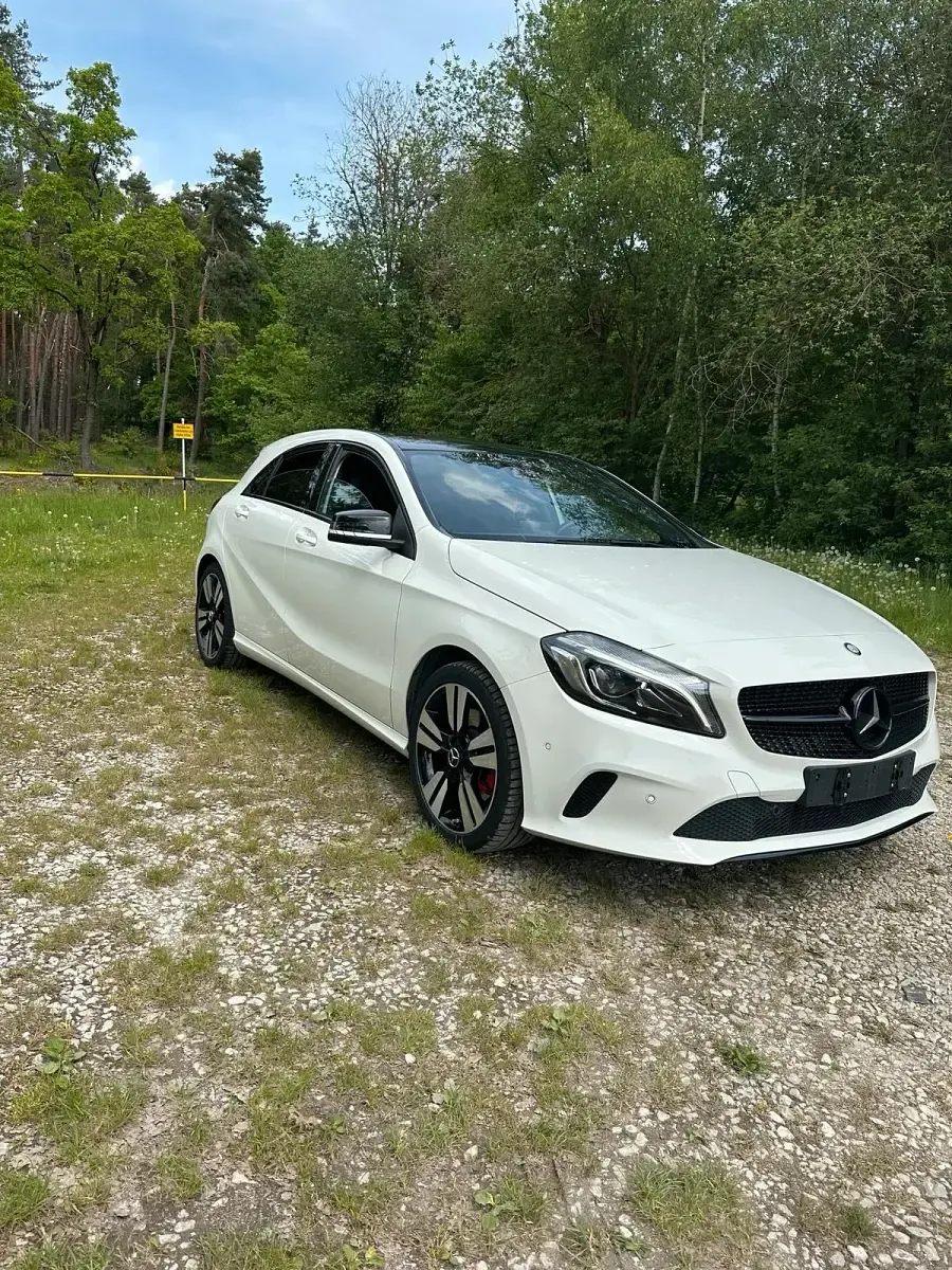 Używany Mercedes A250 211 KM (155 kW) 2016 Biały Hatchback