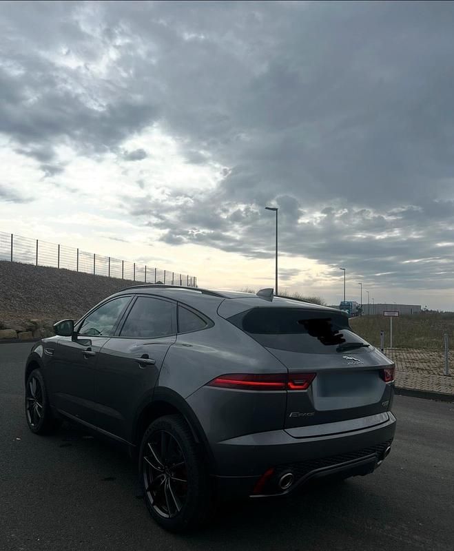 Używany Jaguar E-Pace R-Dynamic 200 KM (147 kW) 2019 Szary SUV