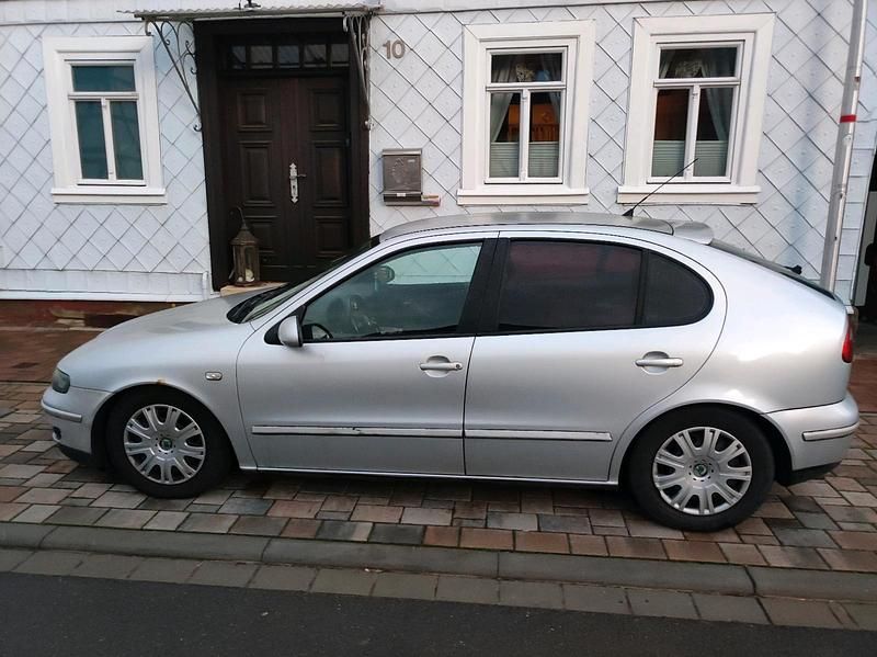 Silber Gebraucht 2003 Seat Leon Limousine | 500 € (Superpreis) - Bild 1/4