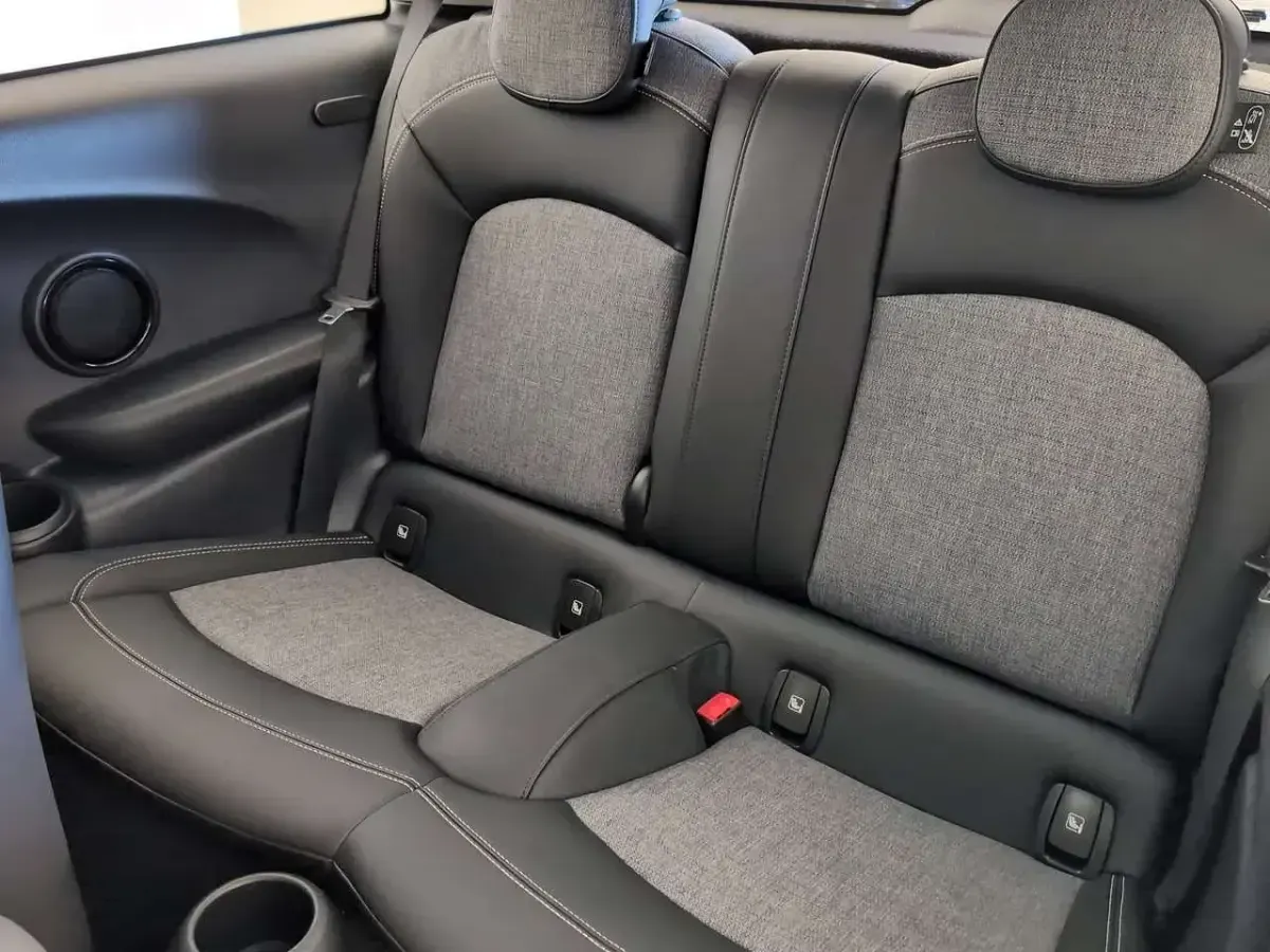 Gebraucht Mini Cooper SE 135 kW (184 PS) 2023 Silber Kleinwagen