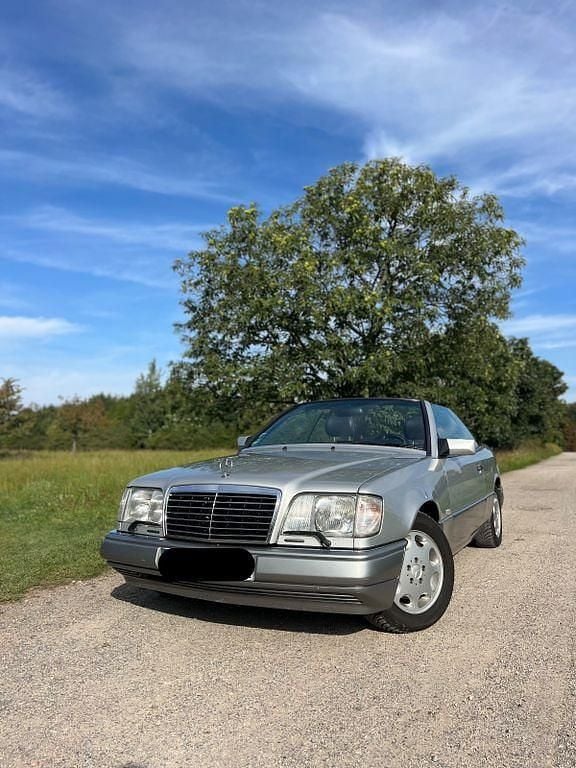 Silber Gebraucht 1996 Mercedes E320 Cabrio | 22.950 € (Teuer) - Bild 1/4